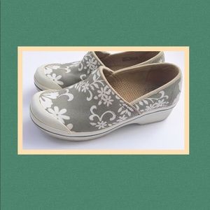 dansko cloth clogs